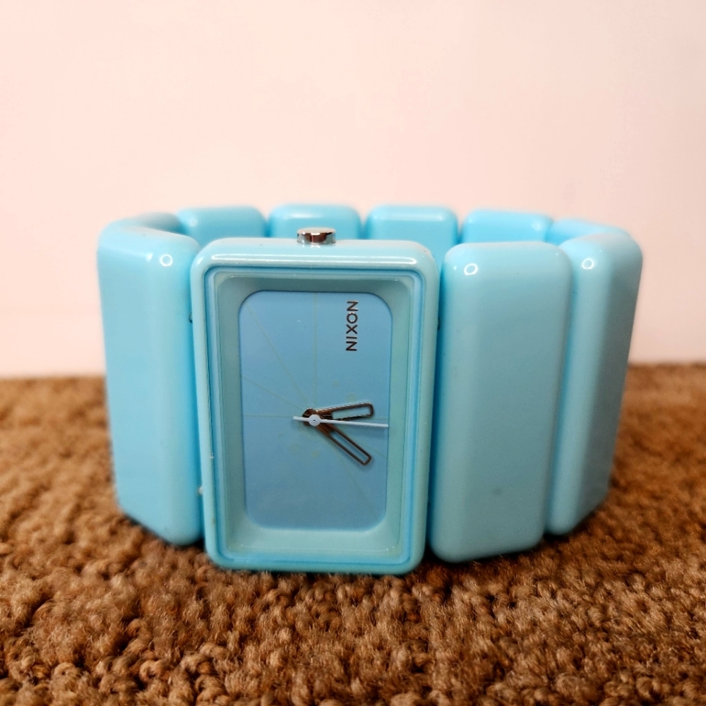 Nixon "The Vega"  Watch in Light Blue. Details in photos.
